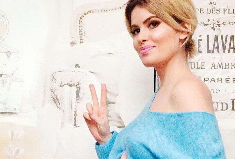 Adriana Abenia presume de su barriguita de embarazada