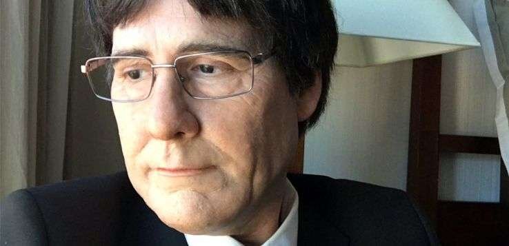 La Policía intenta detener a Joaquín Reyes caracterizado como Puigdemont