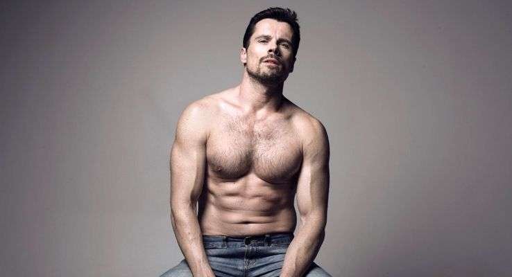 Octavi Pujades completamente desnudo para celebrar el éxito de ‘Cuerpo de élite’