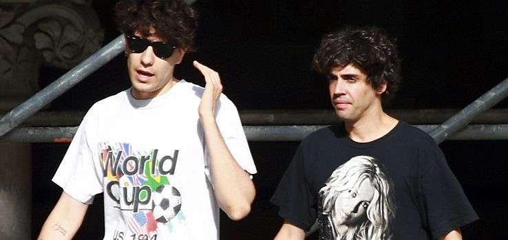 El silencioso paseo de Los Javis en Barcelona