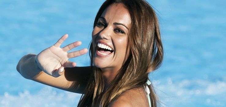 Lara Álvarez y su sensual posado del verano en bikini