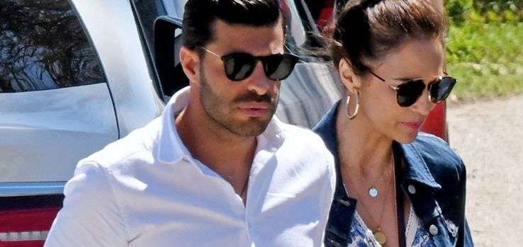 Miguel Torres visita a Paula Echevarría en el rodaje de ‘Los Nuestros 2’