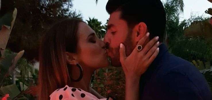 El beso más esperado de Paula Echevarría y Miguel Torres