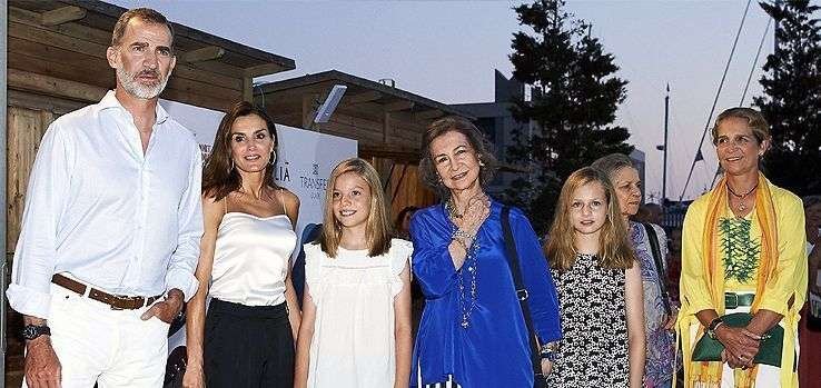 La Familia Real al completo disfruta del concierto de Ara Malikian