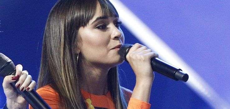 Aitana apuesta por el polémico vestido ‘cobra’ de Rosanna Zanetti