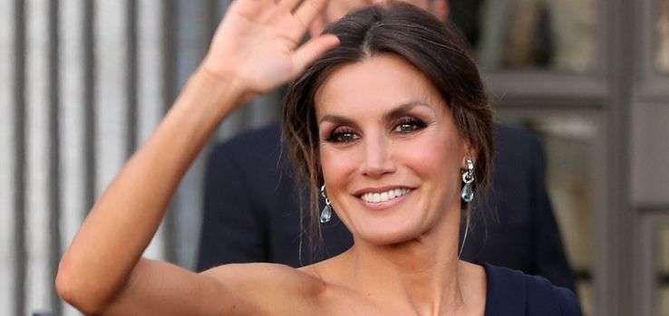 El deslumbrante look de la reina Letizia en el Teatro Real