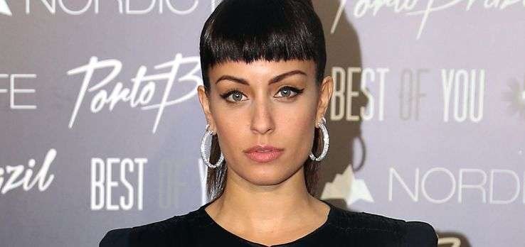 Hiba Abouk sorprende con su nuevo look