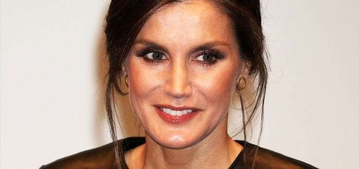 El ‘look’ más gótico de la reina Letizia para la semana del cine de Valladolid