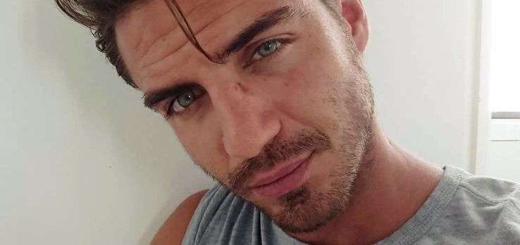 El posado integral de Maxi Iglesias que ha encendido las redes