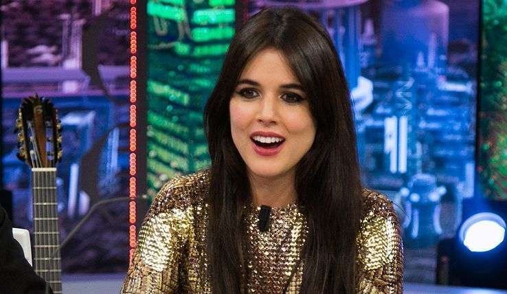 El vestido de metal de 6 kilos de Adriana Ugarte