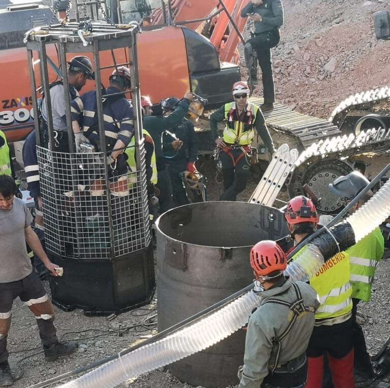 ÚLTIMA HORA: La imagen más esperada de los mineros bajando al túnel para rescatar a Julen