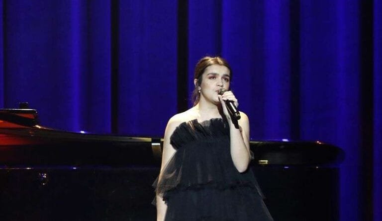 Premios Goya 2019: Amaia la lía en pleno directo durante su actuación en la gala