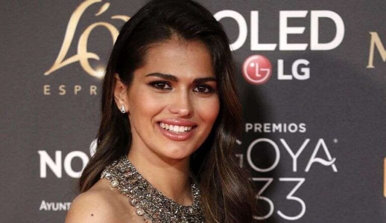 Premios Goya 2019: Sara Sálamo presume de tripita en la alfombra roja