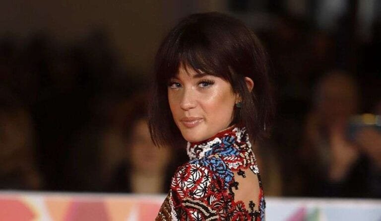 María Pedraza, arrasa con su impresionante nuevo look en el Festival de Málaga