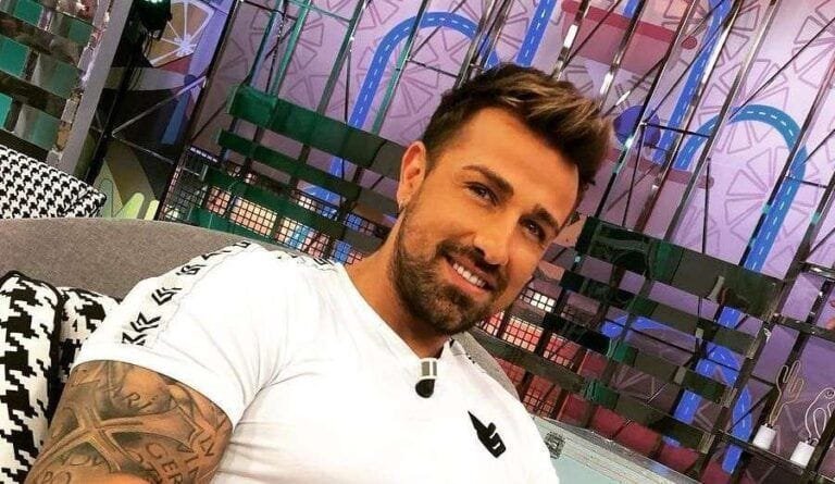 Rafa Mora, objeto de burlas y memes en las redes por su nuevo look