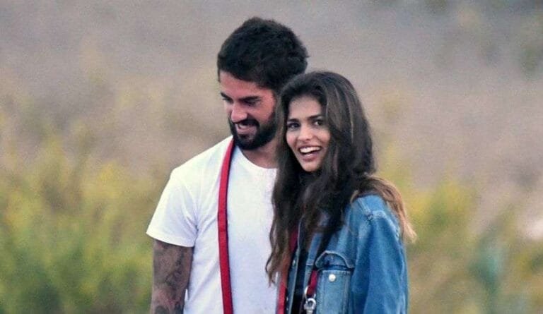 El ‘paquetón’ de Isco Alarcón protagoniza esta fotografía con Sara Sálamo