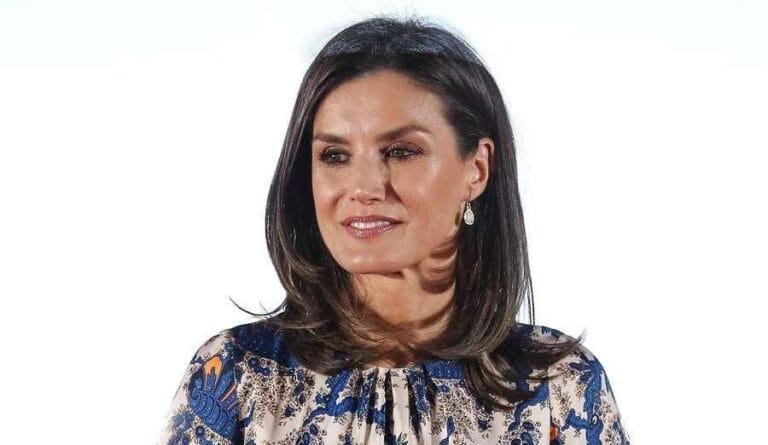 El espectacular vestido estampado de primavera de la Reina Letizia