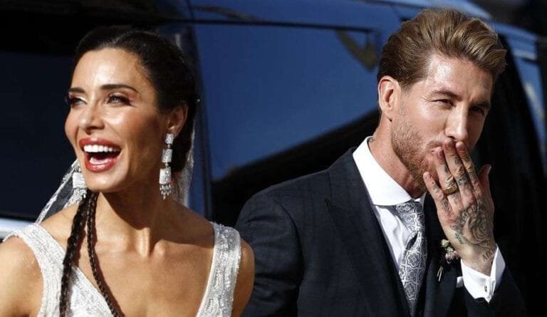 El posado de Sergio Ramos y Pilar Rubio a la salida de la Catedral de Sevilla