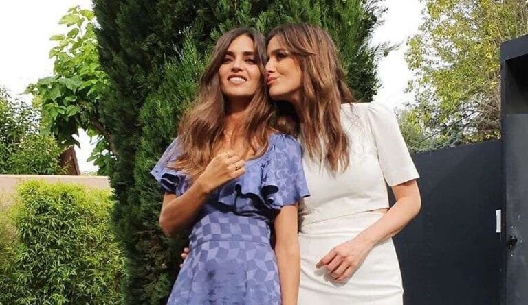 Sara Carbonero reaparece en el bautizo del hijo de Isabel Jiménez