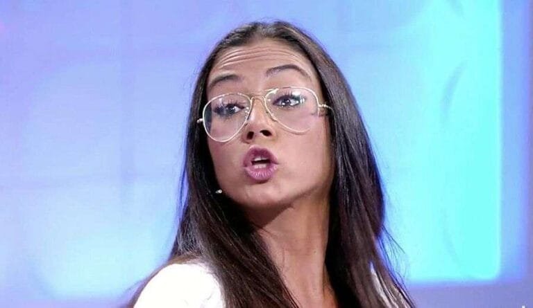 Dakota reacciona en directo a las infidelidades de su novio