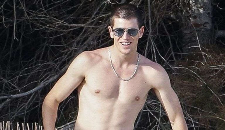 Miguel Bernardeau presume de cuerpazo en las playas de Ibiza