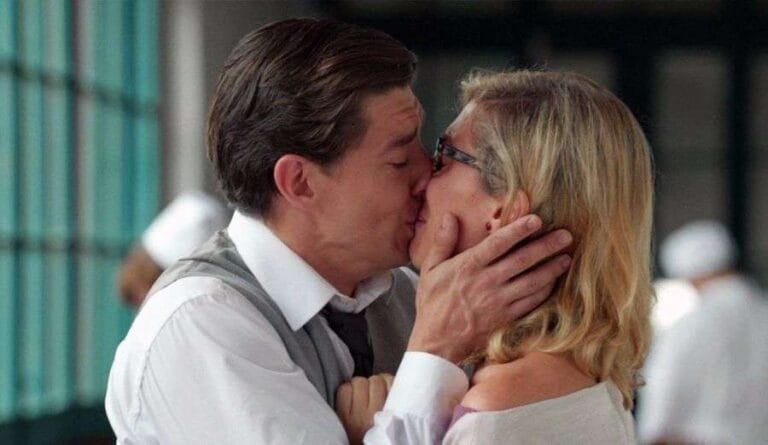 La tierna mirada de Adrián Lastra a Cecilia Freire en su reencuentro en 'Velvet'