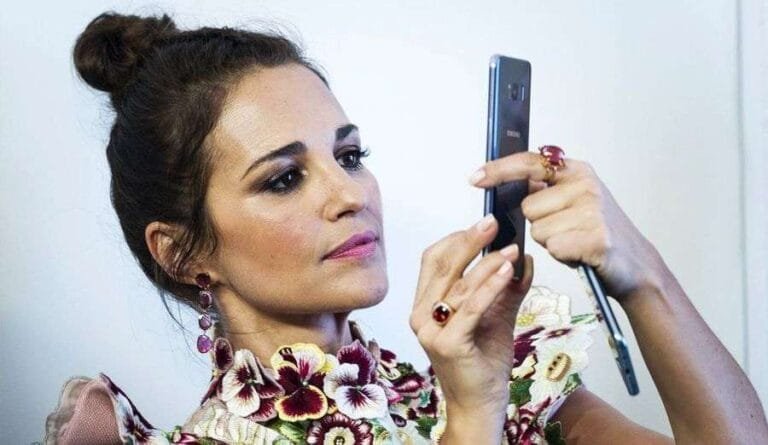 Paula Echevarría se pasa con el Photoshop y es criticada por sus seguidores