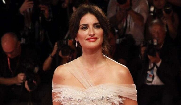 Penélope Cruz deslumbra en la alfombra roja del Festival de Venecia 2019