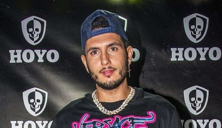 Omar Montes, denunciado por la madre de su hijo