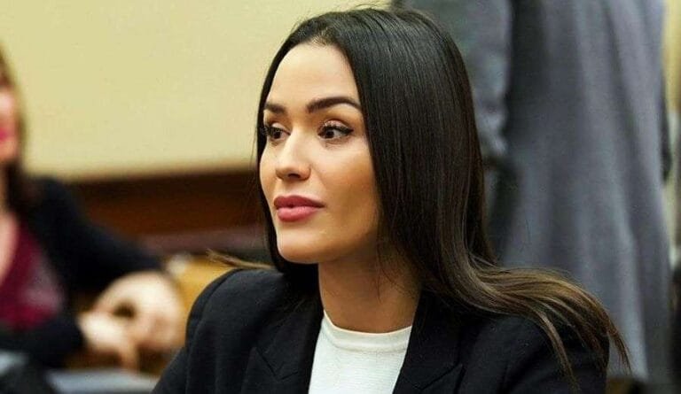 Así es Mireia Borras, la diputada de VOX que sale besándose en un vídeo con Alfonso Merlos