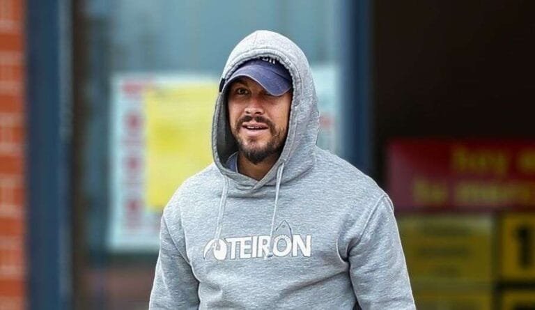 Mario Casas, sin mascarilla ni guantes para acudir al supermercado