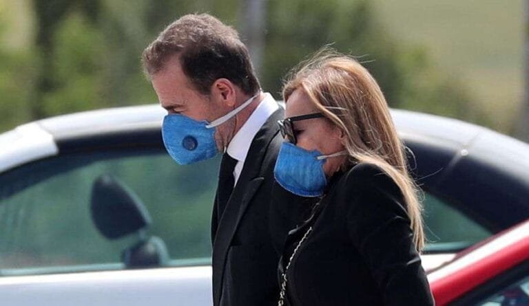 Ana Obregón y Alessandro Lequio despiden a su hijo Aless en un entierro íntimo