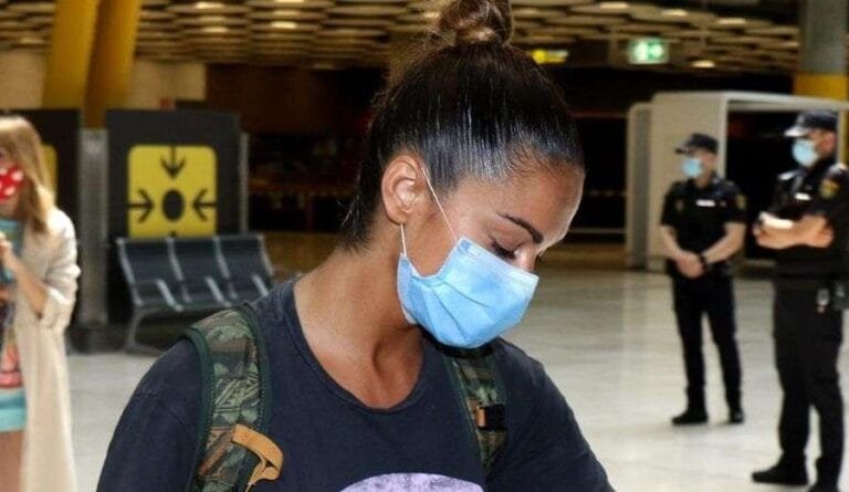 Lara Álvarez aterriza en Madrid al borde de un ataque de nervios