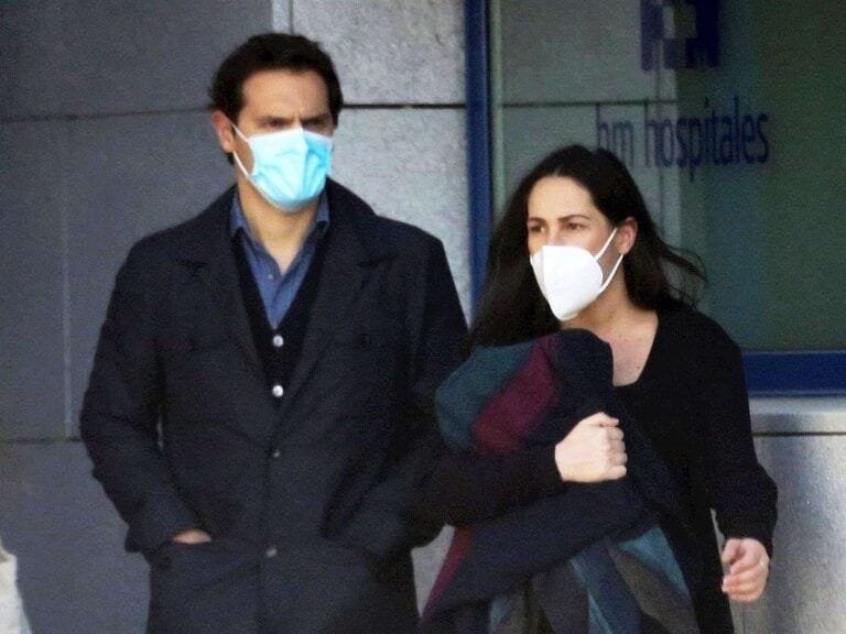 Malú y Albert Rivera comparten la primera imagen con su hija y desvelan su nombre