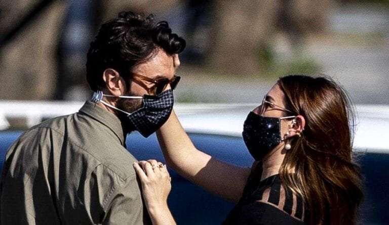 Blanca Suárez y Javier Rey, gestos de cariño en su primer posado como pareja