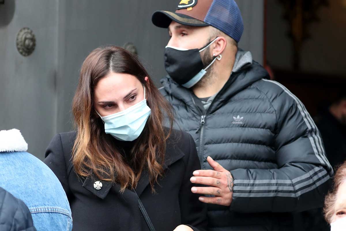 irene-rosales-entierro-padre-kiko-rivera-6 Irene Rosales y Kiko Rivera, destrozados en el entierro del padre de ella