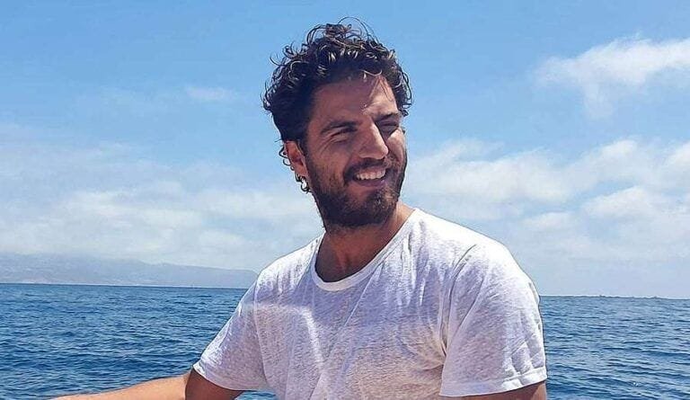 La sensual foto de Maxi Iglesias en la bañera con espuma