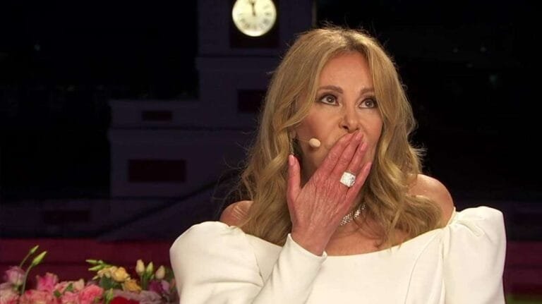 Ana Obregón deslumbra con su look en las Campanadas 2021 y le hace un guiño a su hijo