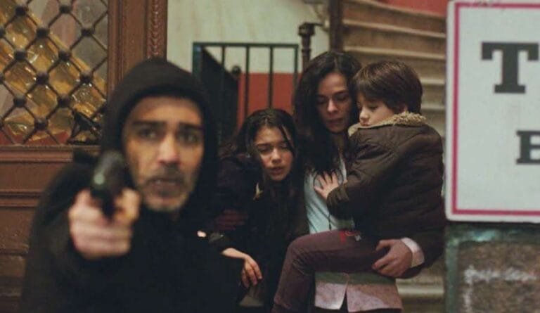 Avance de la primera parte del capítulo 45 de 'Mujer': Bahar huye con Sarp ante los ojos de Arif