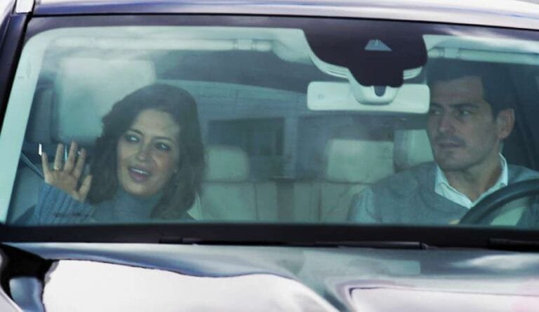 Sara Carbonero abandona el hospital junto a Iker Casillas