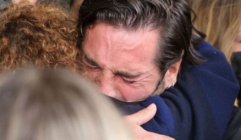 David Bustamante, destrozado en el funeral de Álex Casademunt