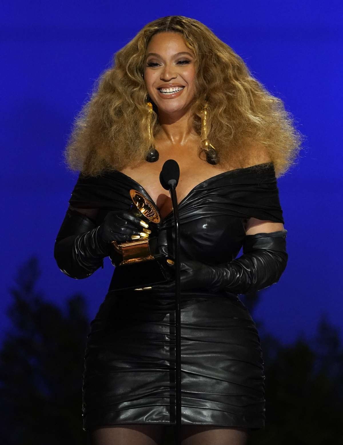 Las mejor vestidas de la alfombra roja de los Premios Grammy 2021