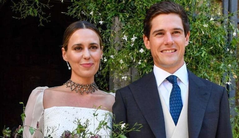 El espectacular vestido de novia con perlas y gargantilla de diamantes de Claudia Osborne
