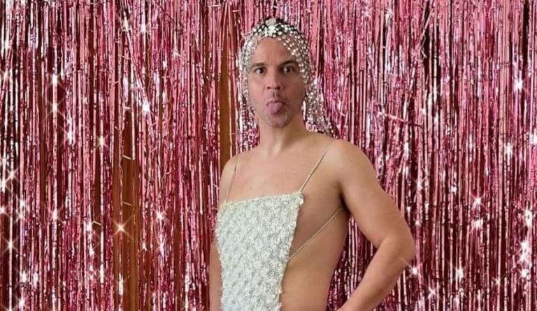 David Muñoz se pone el mini vestido de Cristina Pedroche de las Campanadas