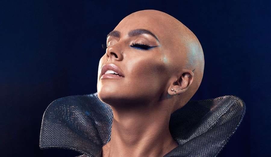 cristina-pedroche-rapa-pelo Todos los vestidos de Cristina Pedroche en las Campanadas de Nochevieja, en fotos