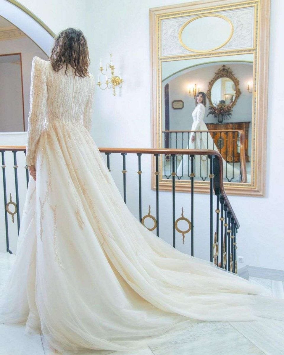 Paz Padilla impacta en las Campanadas con dos vestidos 'de novia'