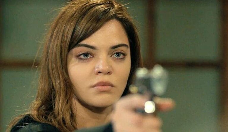 Avance ‘Tierra Amarga’: Müjgan regresa y Züleyha decide matar a Demir