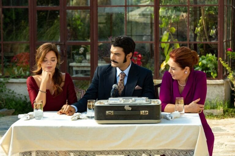 Avance ‘Tierra Amarga’: Yilmaz, cegado por los celos, acusa a Züleyha de acostarse con Demir