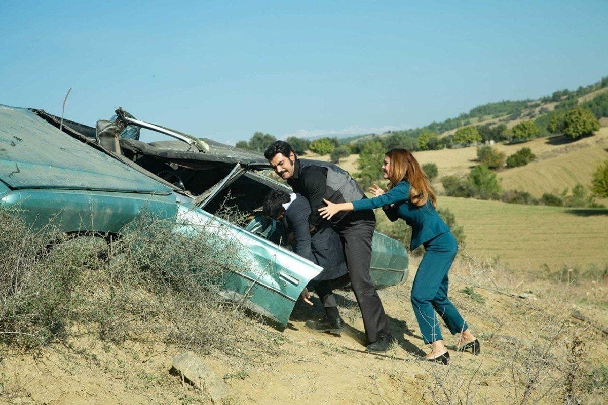 avance-tierra-amarga-25-29-abril_12 Avance semanal en fotos de 'Tierra Amarga' del 25 al 29 de abril: Yilmaz se debate entre la vida y la muerte