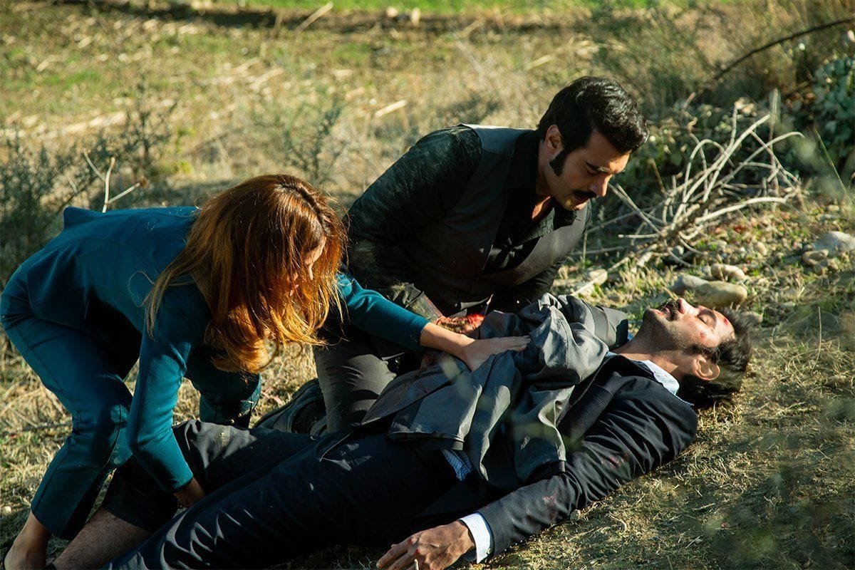 avance-tierra-amarga-25-29-abril_13 Avance semanal en fotos de 'Tierra Amarga' del 25 al 29 de abril: Yilmaz se debate entre la vida y la muerte